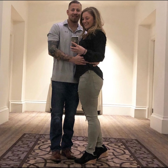 Meet your Posher, Kayla - Picture 3 of 5